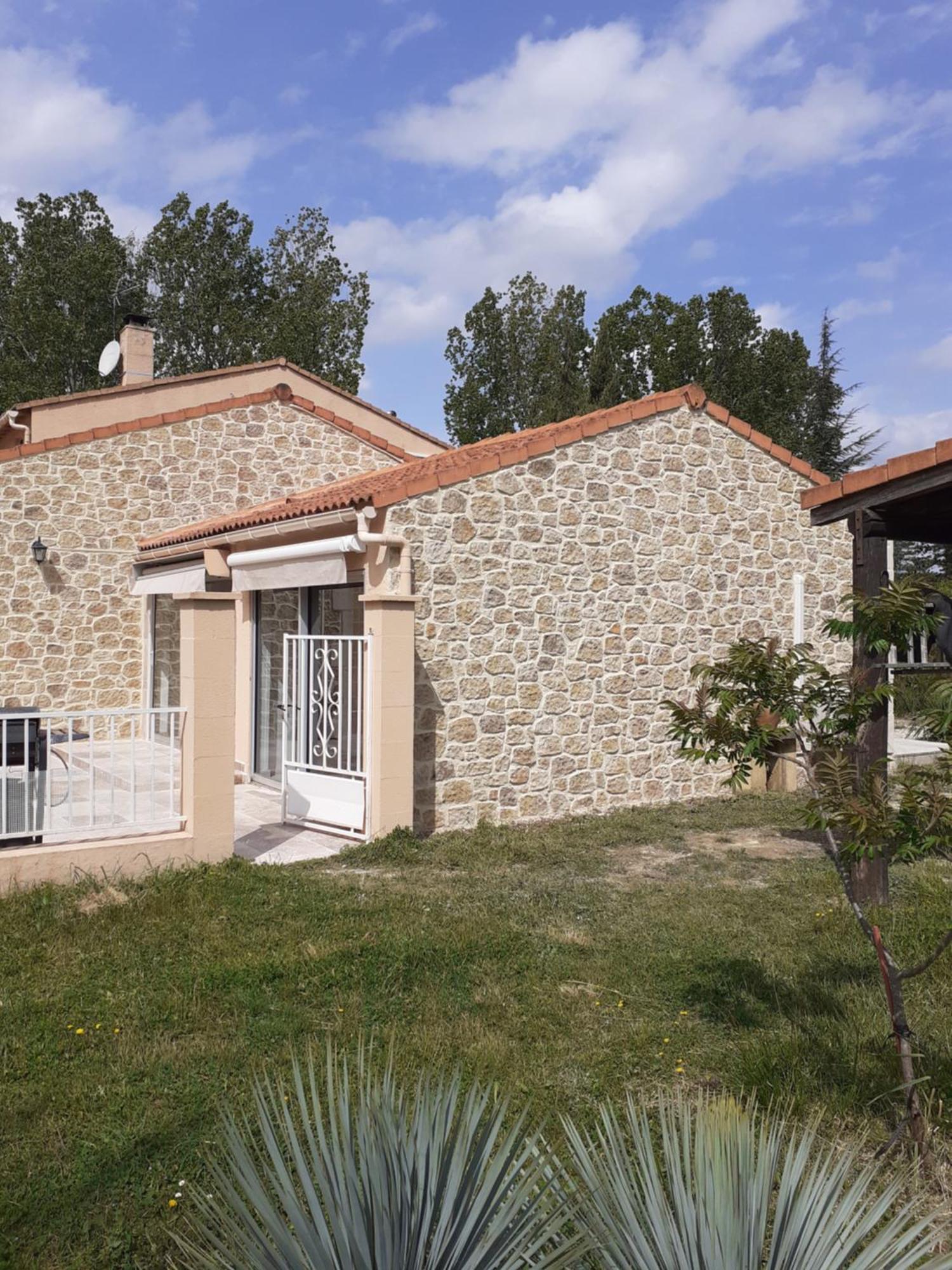B&B Et Gite D'Ayran Saint-Quentin-la-Poterie Ngoại thất bức ảnh